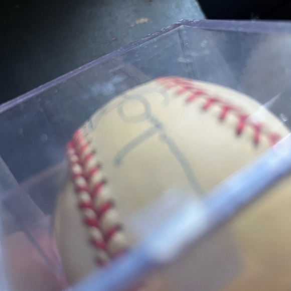 Tony Gwynn Signed Baseball - Picture 3 of 6